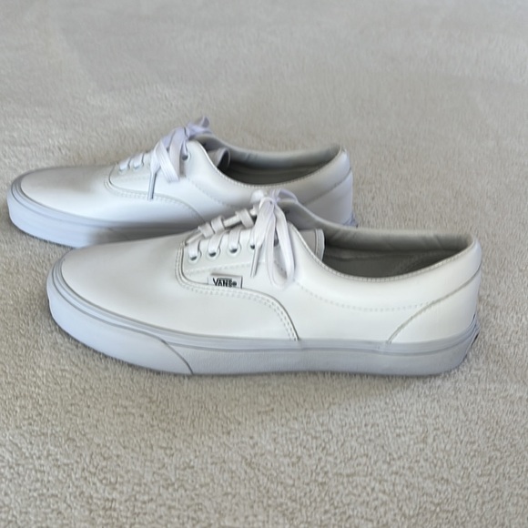 Women’s Vans tennis shoes sz 10 or men’s 8.5. - Picture 6 of 6